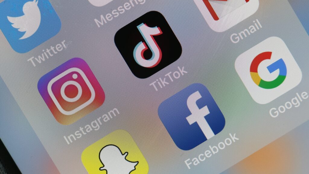 How "RS" is Used on Instagram, TikTok, and Snapchat?